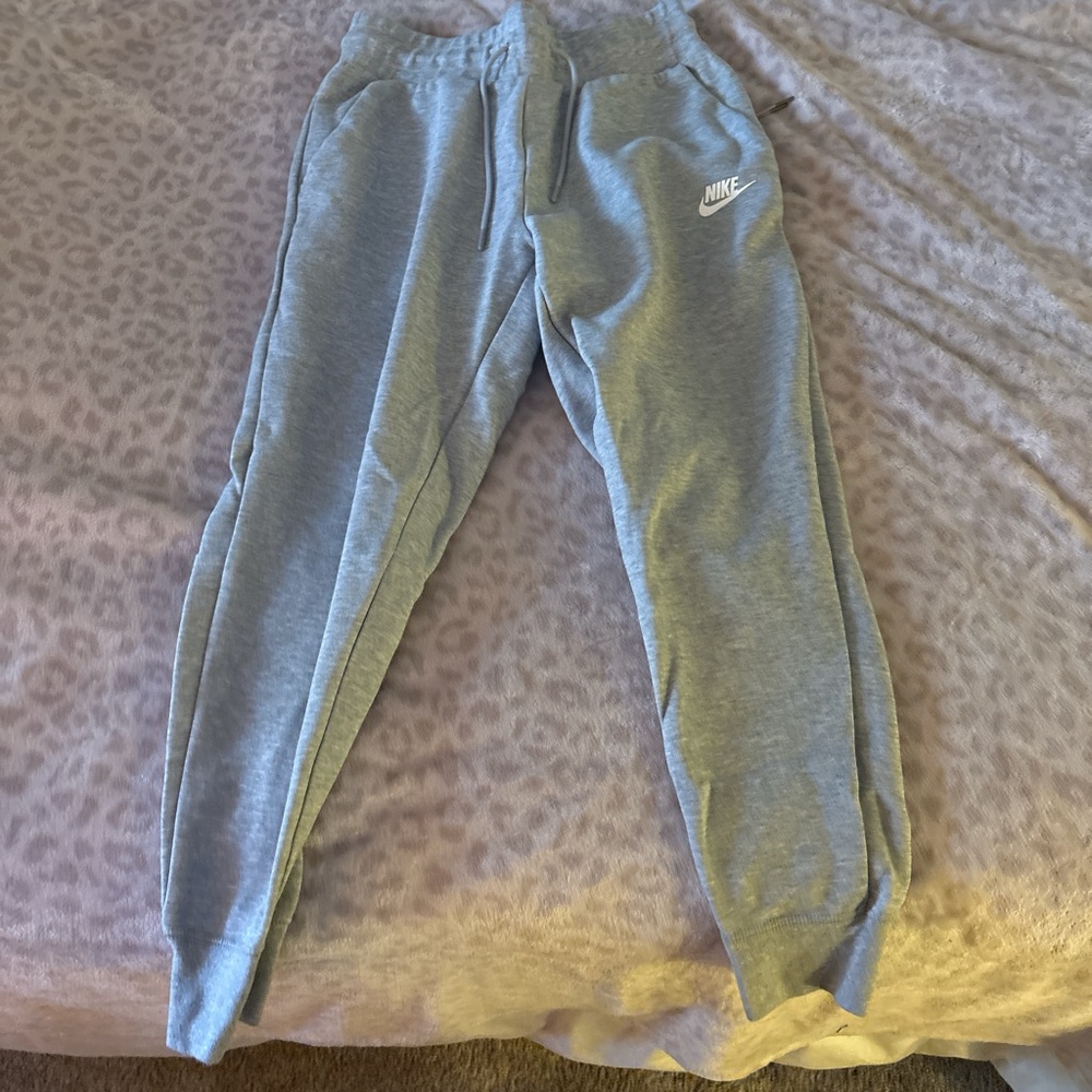 nike joggers women
